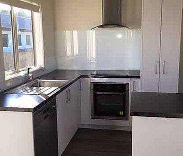 3-bedroom home available in central Whakatane! - Photo 2