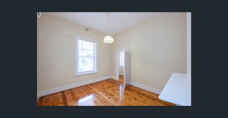 Character Cottage Living in a Prime Stepney Location - Photo 3