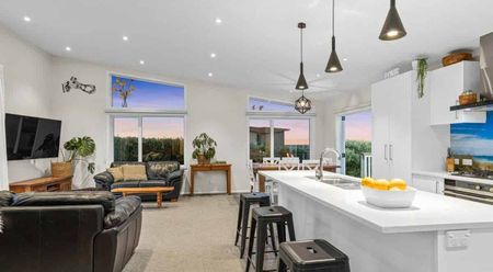 Family home on Cames Road - Photo 2