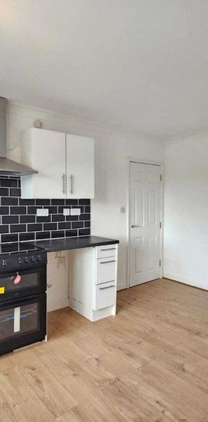 Allan Grove - Photo 1