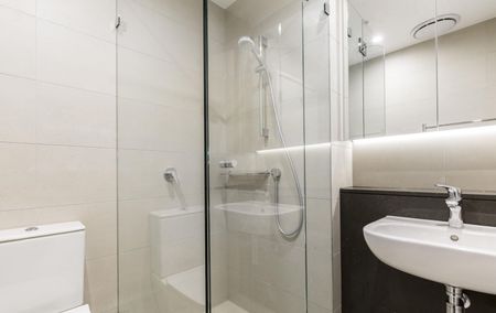 Prestigious and architecturally designed - Photo 4