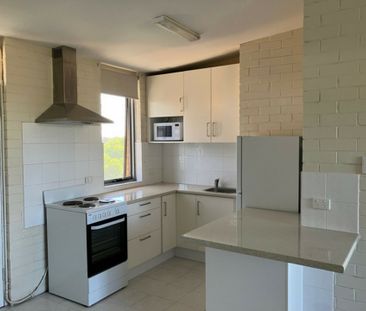 Modern 1-Bedroom Apartment with Stunning City Views - Photo 5