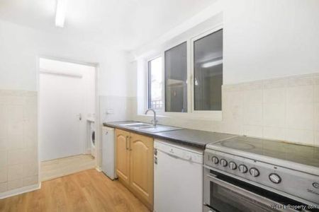 3 bedroom property to rent in London - Photo 2