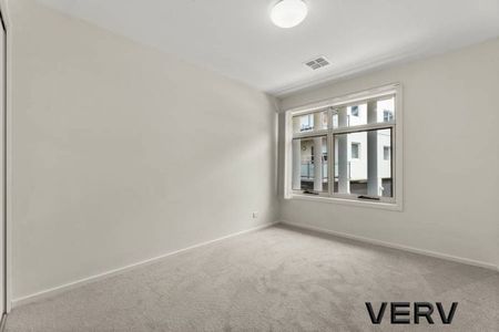 THREE BEDROOM TOWNHOUSE WITH LAKE VIEWS - Photo 2