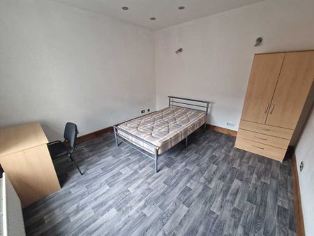 6 Bed Student Accommodation - Photo 3
