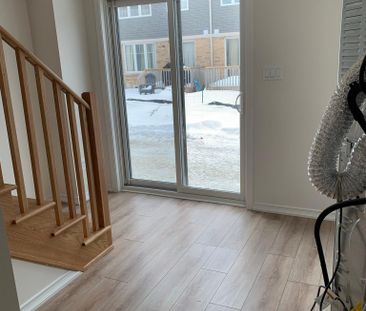 For Lease - 99 Danzatore Path, Oshawa, Ontario - Photo 4