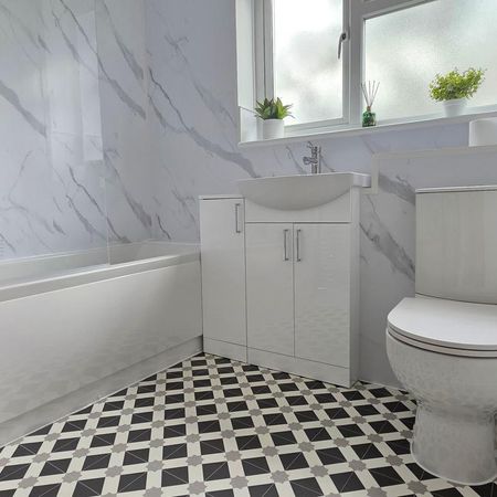 3 bedroom semi-detached house to rent - Photo 4