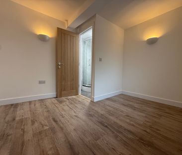 Dove Bank, Uttoxeter - Photo 2