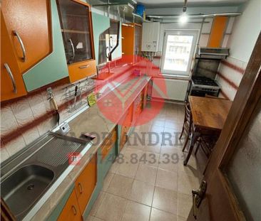 Apartament ultracentral cu 3 camere cu vedere pe strada Babadag de ... - Fotografie 2