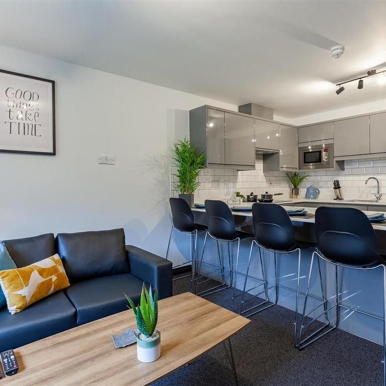 1 bedroom in a flat share to rent - Photo 1