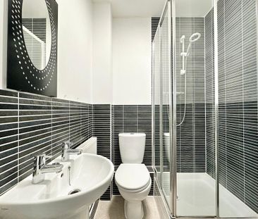 2 bedroom coach house to rent - Photo 6