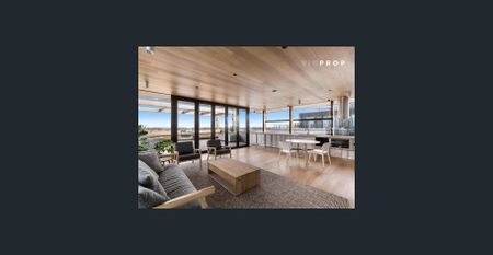 STUNNING VIEW APARTMENT IN NORTH MELBOURNE - Photo 2