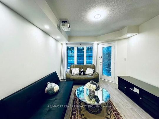 For Lease - 1 Eaton Park Lane Unit# 9, Toronto, Ontario - Photo 1