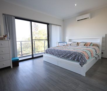 Beachside Living at it's best - Photo 4