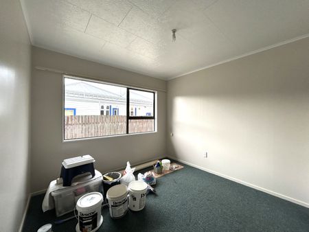 Three Bedroom Sunny Family Home - Photo 3