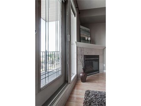 138 18 Ave SE, Calgary - Photo 4