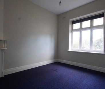 Close to Oakleigh Shopping Centre! - Photo 1