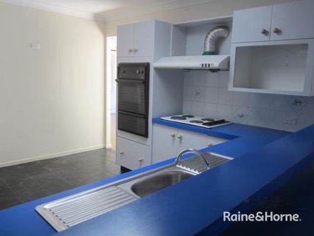 Spacious Living in Castle Hill - Photo 5