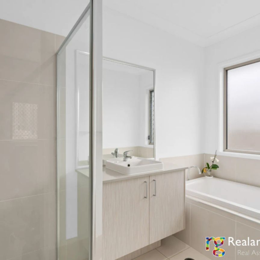 Charming Family Home in Flagstone - Photo 1