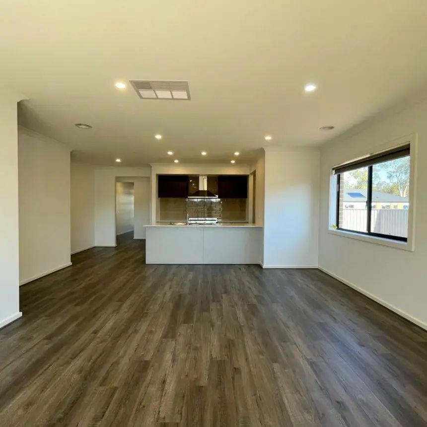 Spacious Family Home in a Quiet Court - Photo 1