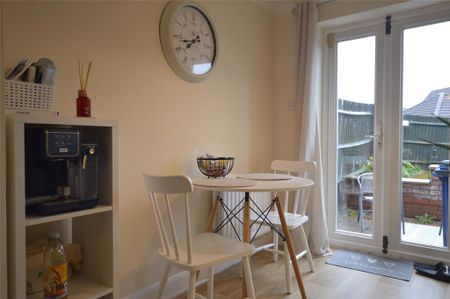 2 bedroom end of terrace house to rent - Photo 3