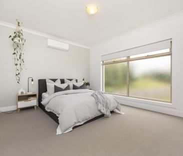 Chic Urban Living in Lilydale - Photo 2