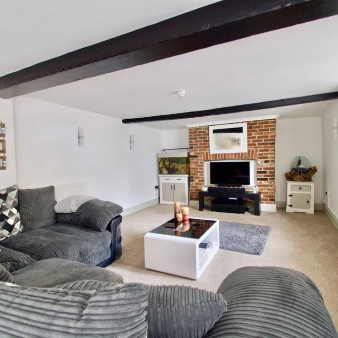 2 bedroom ground floor flat to rent - Photo 1