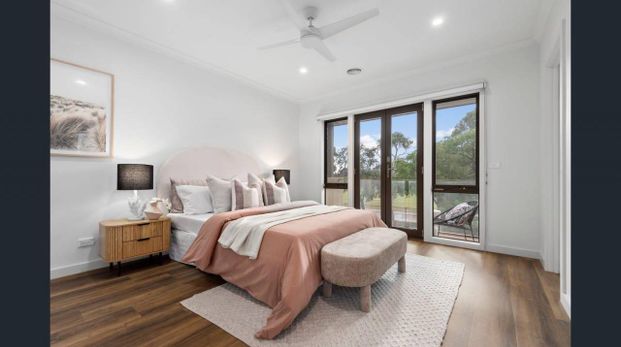 BAYSIDE LUXURY | STYLE AND CONVENIENCE - Photo 1