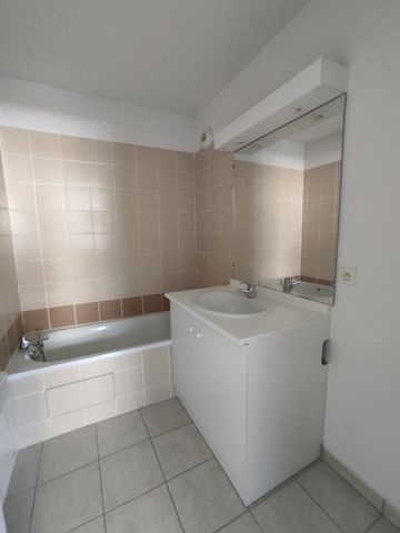 T2 DE 36 m² PROCHE PLACE DES CARMES - Photo 2