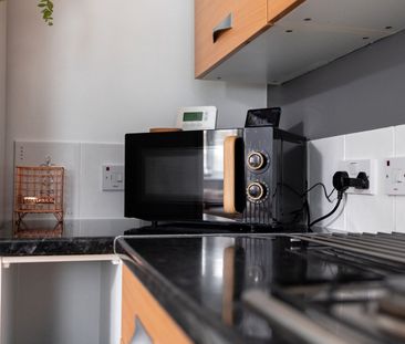 2 Bed Flat, Bursledon Road, SO19 - Photo 5