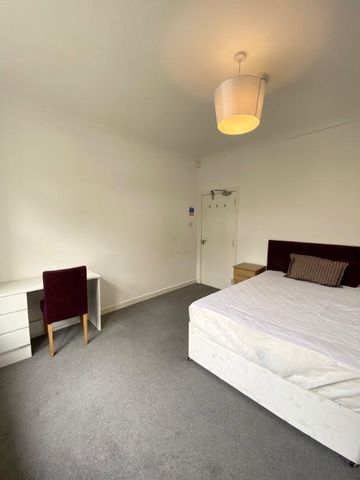 3 bedroom flat to rent - Photo 3