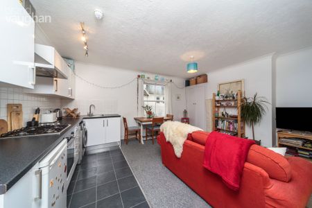2 bedroom maisonette to rent - Photo 3