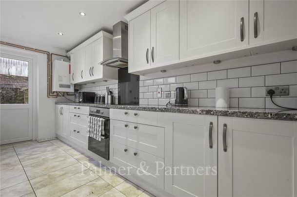 3 bedroom terraced house to rent - Photo 1