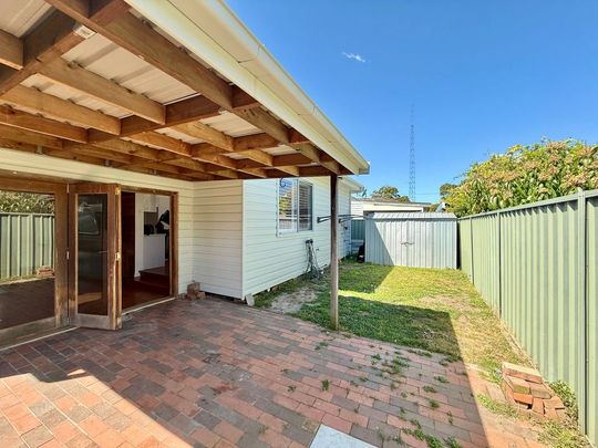 21 Boreas Road, Hamilton North - Photo 1