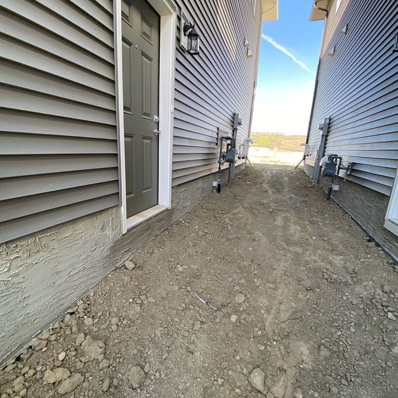 Brand-New 2 Bedroom Basement Suite in Wolf Willow – Private Entrance - Photo 1