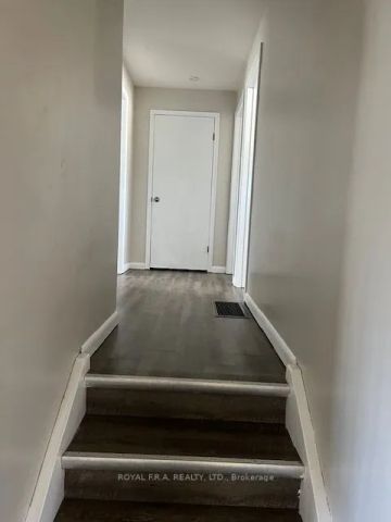 Detached Home For Lease | S9018349 - Photo 2