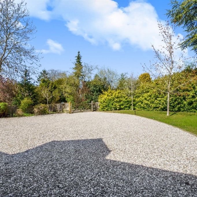 Wheatley, Oxfordshire - Photo 1