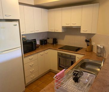 "CASA PASHEN" - Charming 2-Bedroom Unit with City Views - Photo 2