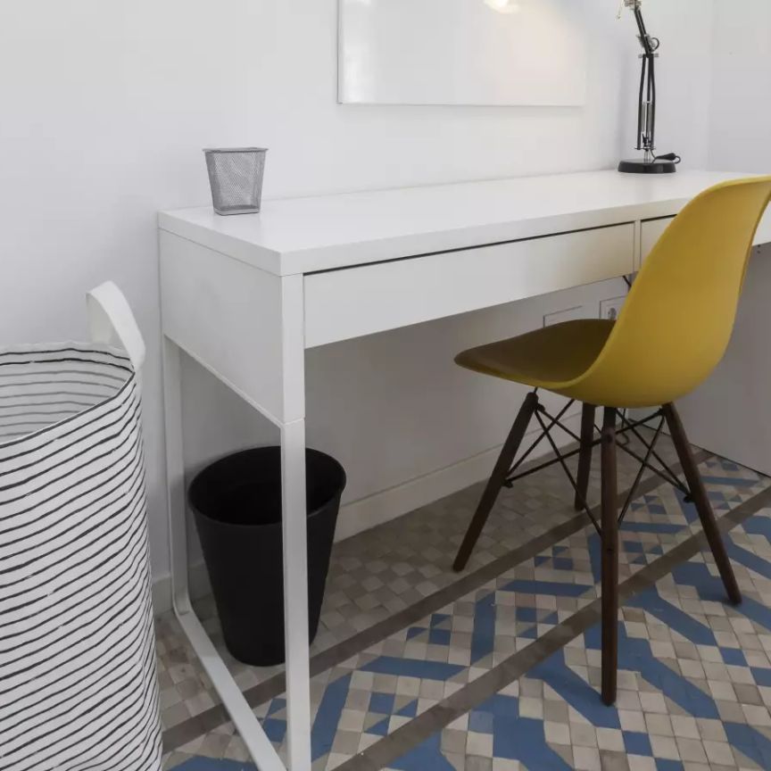 Cosy room in 9-bedroom apartment in L'Eixample - Photo 1