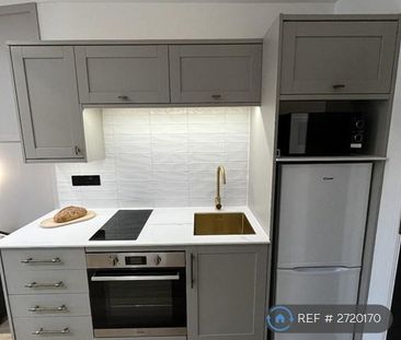 1 bedroom in a house share to rent - Photo 5