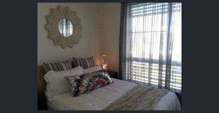 Executive, Modern Townhouse - Stroll to Robina Town Centre - Photo 2