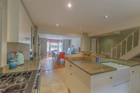 4 Bedroom House - The Fairfield, Farnham - Photo 5