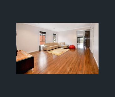 The Brief: Prime Location - Photo 3