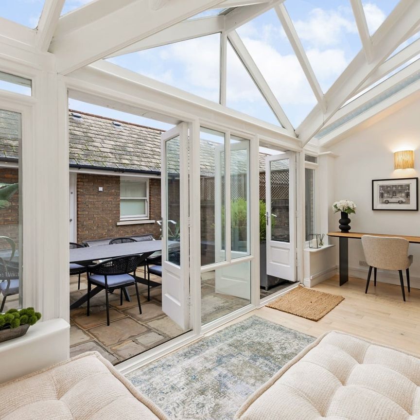 3 Bed Terraced House, Cinnamon Row, SW11 - Photo 1