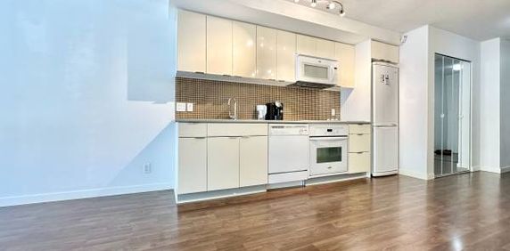 TV tower 1 Spacious Open layout 1BED 1DEN @ DT Robson - Photo 2