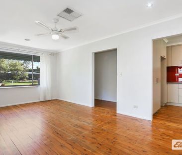 Terrific family living surrounded by greenery! - Photo 1