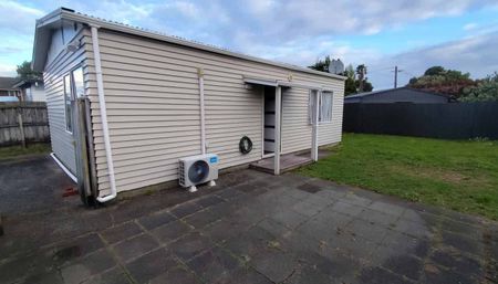 Little gem on Peninsula - Photo 2