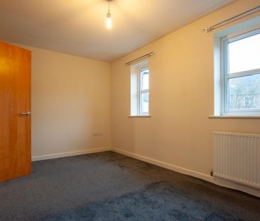 3 bedroom terraced house to rent - Photo 3