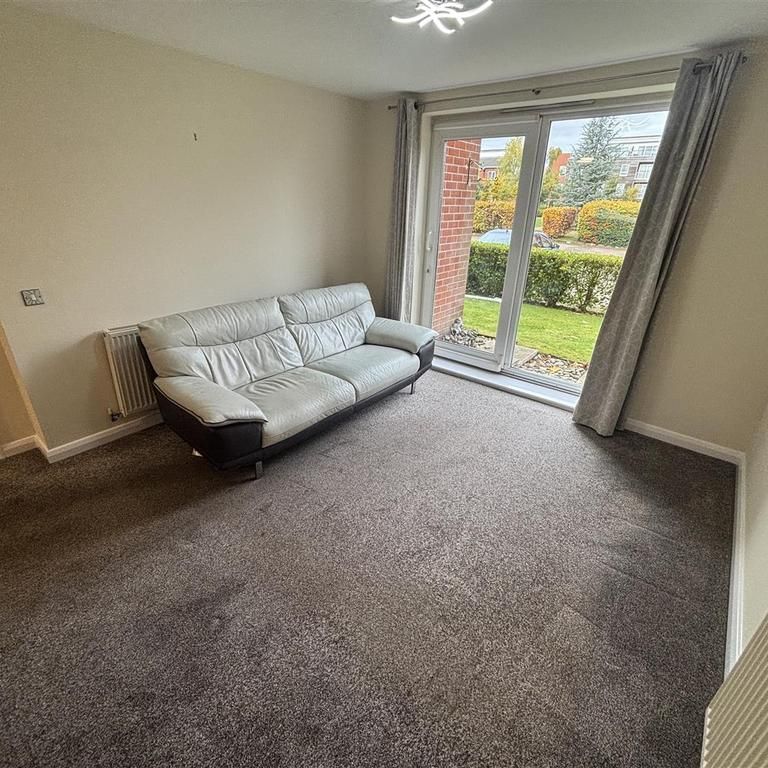2 bedroom ground floor flat to rent - Photo 1