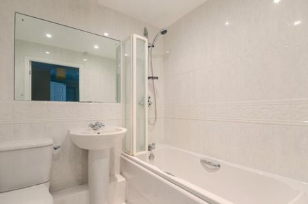 2 bedroom flat to rent - Photo 3